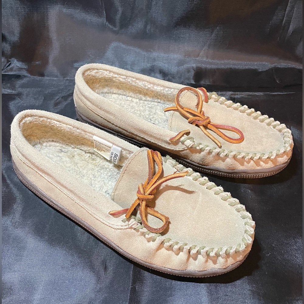 Sox Tag moccasins women’s size 8 with tan suede leather upper &rubber sole EUC